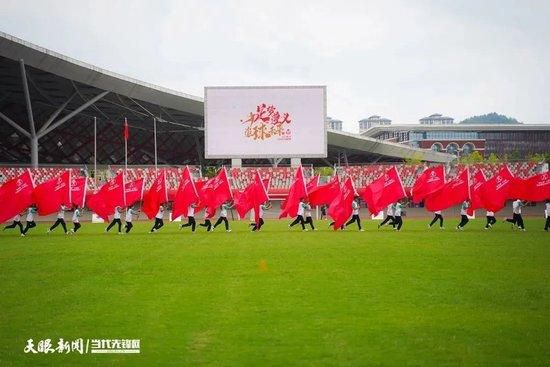 谈到与周星驰的合作，王宝强说：;他在现场对每个演员的要求都很高